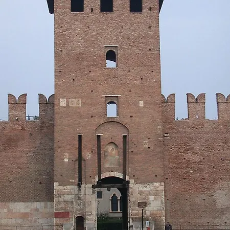 Διαμέρισμα Castle View Intero Centro Storico Βερόνα